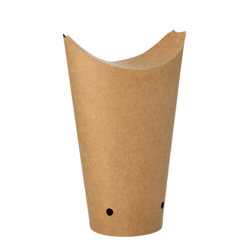 Die PAPSTAR 50 Pommes-Frites-Schütte, Pappe rund Ø 6 cm braun von der PAPSTAR GmbH ist ein brauner, kegelförmiger, biologisch abbaubarer Pommeshalter mit gebogener Oberkante und zwei kleinen Löchern in der Nähe der Basis, der aufrecht auf weißem Hintergrund präsentiert wird.