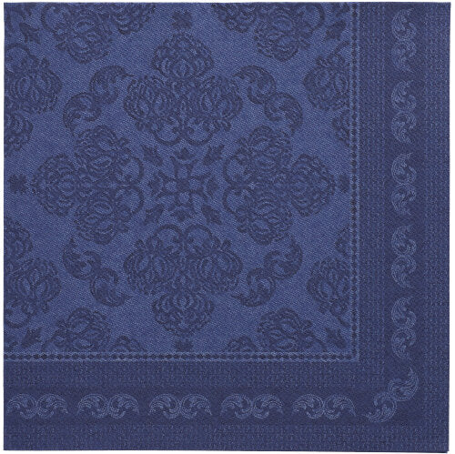 Eine dunkelblaue, 40x40 cm große, quadratische Papierserviette aus der PAPSTAR ROYAL Kollektion der PAPSTAR GmbH mit einem geprägten, verschnörkelten Blumen- und Wirbelzentrum und einer dekorativen Bordüre.