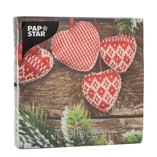 Die PAPSTAR GmbH 20 Servietten (33x33 cm, 3-lagig, 1/4-Falz, Design Set 3) zeigen rote und weiße Herz-Ornamente auf Holz mit Tannenzweigen - ideal für die festliche Tischdekoration.