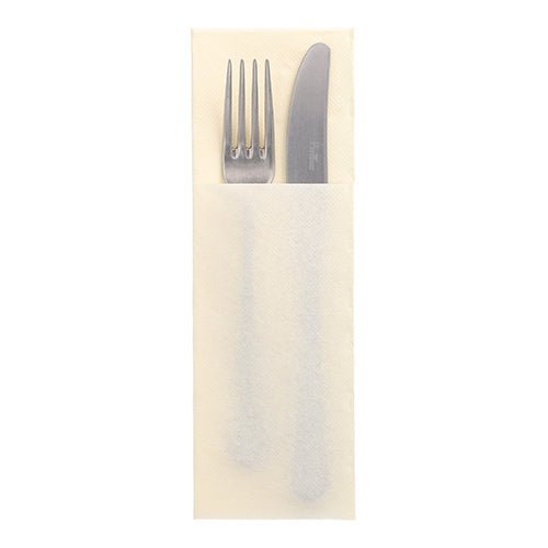 Eine silberne Gabel und ein silbernes Messer aus der DAILY Collection liegen in einer cremefarbenen Serviette „DAILY Collection“ 48 x 30 cm mit Besteckfalz der PAPSTAR GmbH.