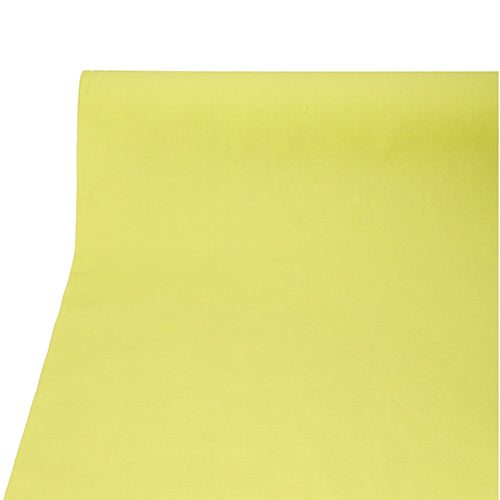 Eine teilweise abgerollte PAPSTAR Tischdecke, stoffähnlich, PV-Tissue Mix „ROYAL Collection“ (20 m x 1,18 m) der PAPSTAR GmbH ist auf einem weißen Hintergrund abgebildet und zeigt ihre glatte Textur und gleichmäßige hellgelbe Farbe.