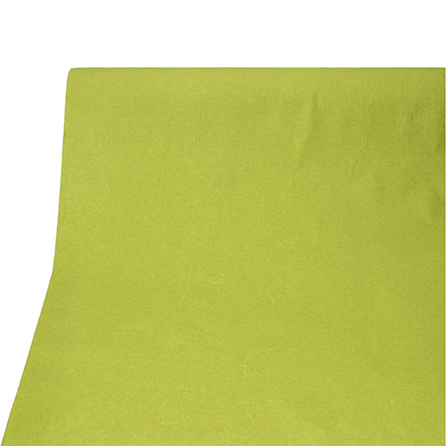 Eine Nahaufnahme der PAPSTAR Tischdecke, stoffähnlich, PV-Tissue Mix „ROYAL Collection“ (20 m x 1,18 m) der PAPSTAR GmbH in unifarbenem Hellgrün zeigt leichte Falten auf der stoffähnlichen Oberfläche vor einem schlichten weißen Hintergrund.