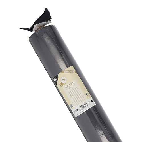 Eine Rolle PAPSTAR Tischdecke, stoffähnlich, PV-Tissue Mix „ROYAL Collection“ (20 m x 1,18 m) der PAPSTAR GmbH ist in einer Klarsichtverpackung mit beige-weißem Etikett verpackt, an der leicht geöffneten Oberseite ist das schwarze Material sichtbar.