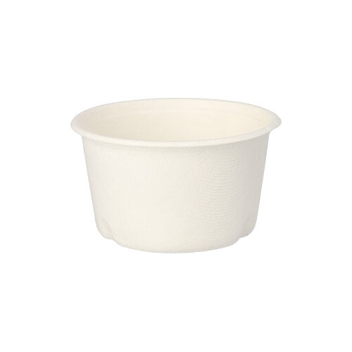 Ein kleiner, weißer PAPSTAR 50 Suppenbecher Zuckerrohr „pure“ der PAPSTAR GmbH ist leer vor weißem Hintergrund abgebildet. Hergestellt aus biologisch abbaubarem Material eignet er sich ideal zum Servieren von Soßen oder Gewürzen.