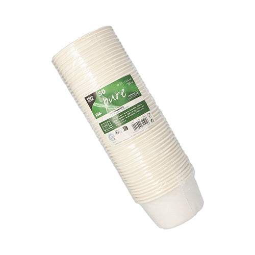 Ein Stapel von 50 weißen PAPSTAR „pure“ Suppenbechern aus Zuckerrohr, biologisch abbaubar, ist in einer Kunststoffverpackung mit einem grün-weißen Etikett mit der Aufschrift „PAPSTAR GmbH“ und Produktdetails verpackt.