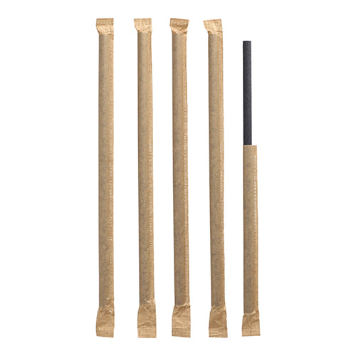 Fünf einzeln verpackte PAPSTAR 100 Shake-Halme Papier (Ø 8 mm, 25 cm, schwarz) Strohhalme sind in einer Reihe angeordnet; vier sind vollständig verpackt und einer auf der rechten Seite ist teilweise ausgepackt, so dass der umweltfreundliche schwarze Strohhalm im Inneren sichtbar ist.