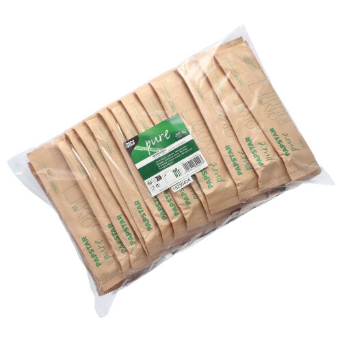 In einem transparenten Papierbeutel der PAPSTAR GmbH befinden sich 50 „pure“ Holzbesteck-Sets mit Serviette. Das Label bewirbt die umweltfreundlichen, biologisch abbaubaren Einwegartikel als Teil des nachhaltigen Einweggeschirrs.
