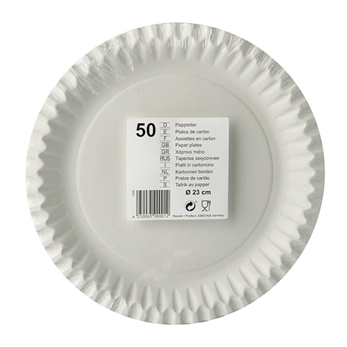 Ein Stapel runder Pappteller vom Typ Starpak 50 Teller, Pappe mit einem Durchmesser von 23 cm, von oben gesehen, mit einem mittigen Etikett, das Produktinformationen, Menge und Barcode anzeigt – perfekt für Partys und Veranstaltungen.