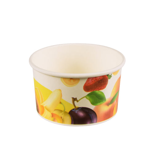 Der Starpak 50 Eisbecher, Pappe rund von Starpak ist ein weißer, umweltfreundlicher Eisbecher mit Bananen, Erdbeeren, Pflaumen und Pfirsichen in einem bunten Fruchtmuster auf gelb-weißem Hintergrund.