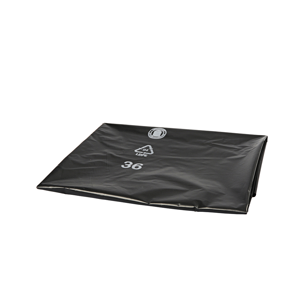 Der gefaltete schwarze Kunststoff-Müllsack DEISS 95055 (900x1100mm, Typ 70, schwarz) der EMIL DEISS KG mit Recycling-/Materialsymbolen und einer weißen "36" bietet eine praktische Verpackungslösung für den Karton- oder Versandkarton.