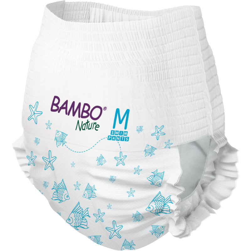 Die Abena Re-Seller GmbH Bambo Nature Schwimmwindel, Gr. M, 12+ kg (Packung mit 12 Paar), ist weiß, umweltfreundlich und hat einen dehnbaren Bund sowie blaue Fisch-, Muschel- und Seesternmotive vorne.