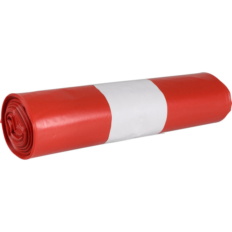 Ein aufgerolltes Bündel roter Abfallsäcke für Sækko Boy 40 (40 my LDPE Recycled) von Abena Re-Seller GmbH, gesichert mit einem weißen Band und platziert auf einem schlichten weißen Hintergrund.