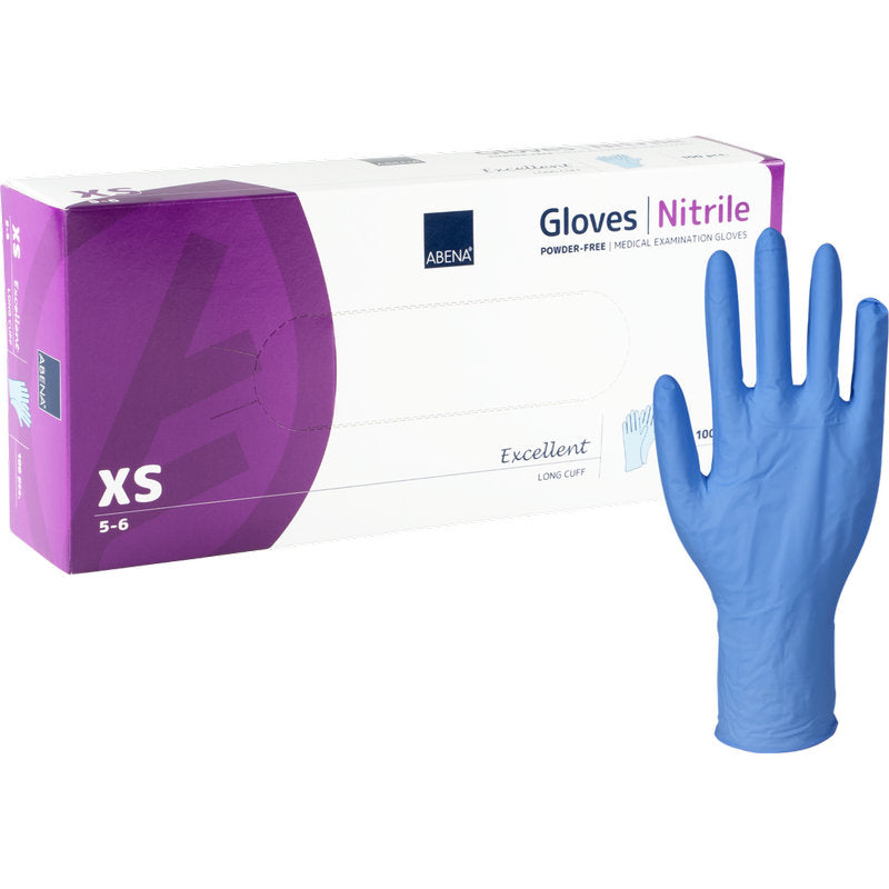Eine lila-weiße Box der Abena Re-Seller GmbH mit Nitril-Handschuhen Excellent, puderfrei, lang, blau (Größe XS) ist abgebildet. Daneben steht ein blauer Handschuh aufrecht; die Box zeigt eine Handschuh-Illustration.