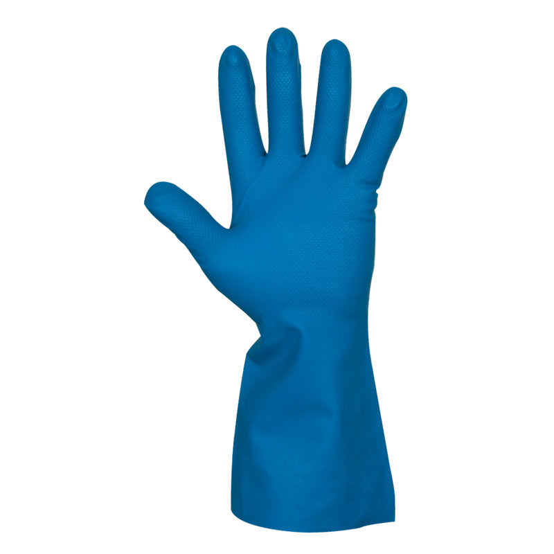 Ein einzelner blauer Haushaltshandschuh Nitril der Abena Re-Seller GmbH steht aufrecht mit gespreizten Fingern vor einem weißen Hintergrund, wirkt unbenutzt und ist für den Handschutz bei Reinigungsarbeiten gedacht.