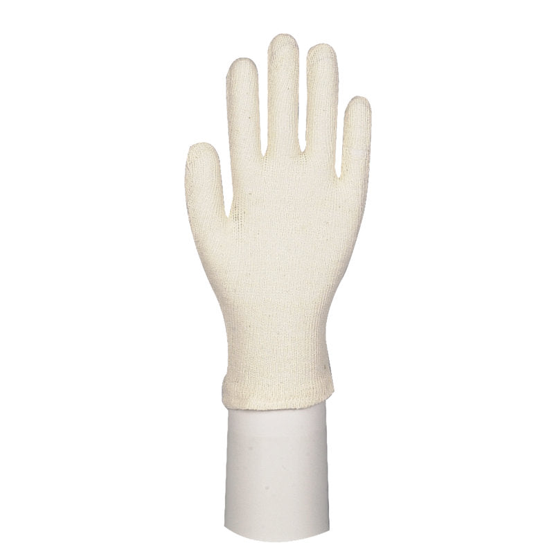 Ein einzelner cremefarbener Baumwollhandschuh mit Finger von Abena Re-Seller GmbH steht aufrecht auf einem zylindrischen weißen Ständer vor einem schlichten Hintergrund. Dieser schlichte Fünffingerhandschuh ist ideal für Gartenarbeit oder Arbeitsschutz.