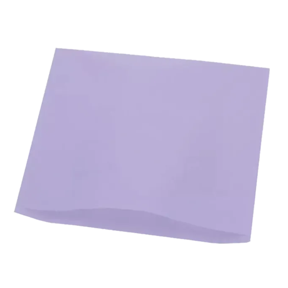 Ein quadratisches, flaches Blatt hellviolettes AMPri Dental Kopfstützenschoner Tissue-Polyethylen-Papier der AMPri Handelsgesellschaft mbH wird auf einen schlichten weißen Hintergrund gelegt.