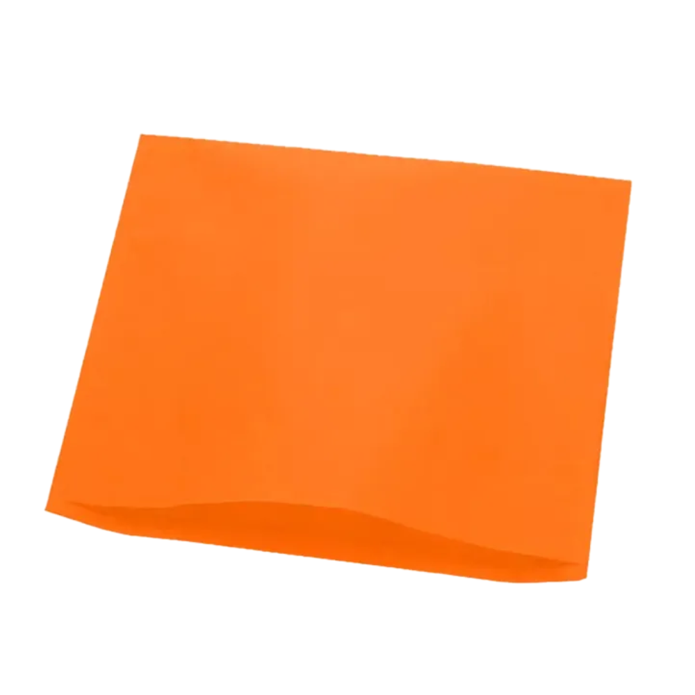 Vor einem makellos weißen Hintergrund ist ein flaches, rechteckiges Blatt Papier in Orange zu sehen, das an das AMPri Dental Kopfstützenschoner Tissue-Papier erinnert.