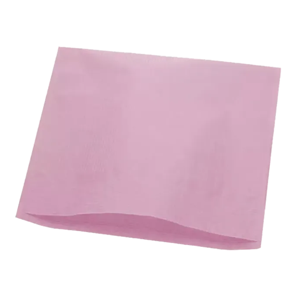 Eine AMPri Dental Kopfstützenschoner Tissue-Papierserviette in zartem Rosaton wird vor einem weißen Hintergrund ausgefaltet und zeigt die für Tissue-Papier charakteristische glatte Textur. Das quadratische Design weist subtile Falten auf, die die Faltlinien elegant hervorheben.