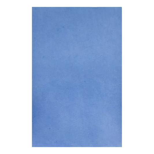 Ein glatter, himmelblauer Stoff, der dem strukturierten AMPri Dental Kreppauflage Tray-Filterpapier ähnelt, das von der AMPri Handelsgesellschaft mbH häufig in Zahnarztpraxen verwendet wird, füllt den gesamten Rahmen mit einem einheitlichen Blauton.