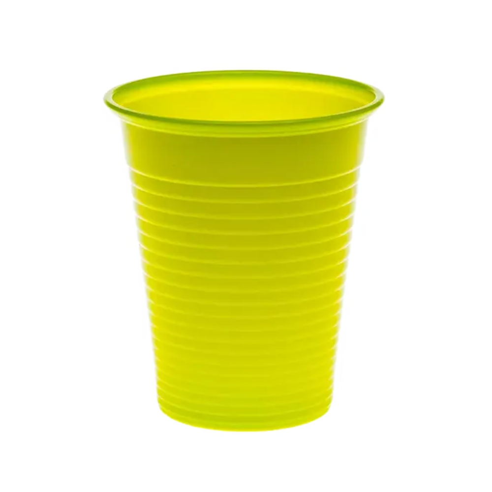 Ein einzelner gelber Kunststoffbecher aus der Serie AMPri Dental PP Mundspülbecher 180 ml, der häufig als Einweg-Mundspülbecher in Zahnarztpraxen verwendet wird, ist auf einem schlichten weißen Hintergrund abgebildet.