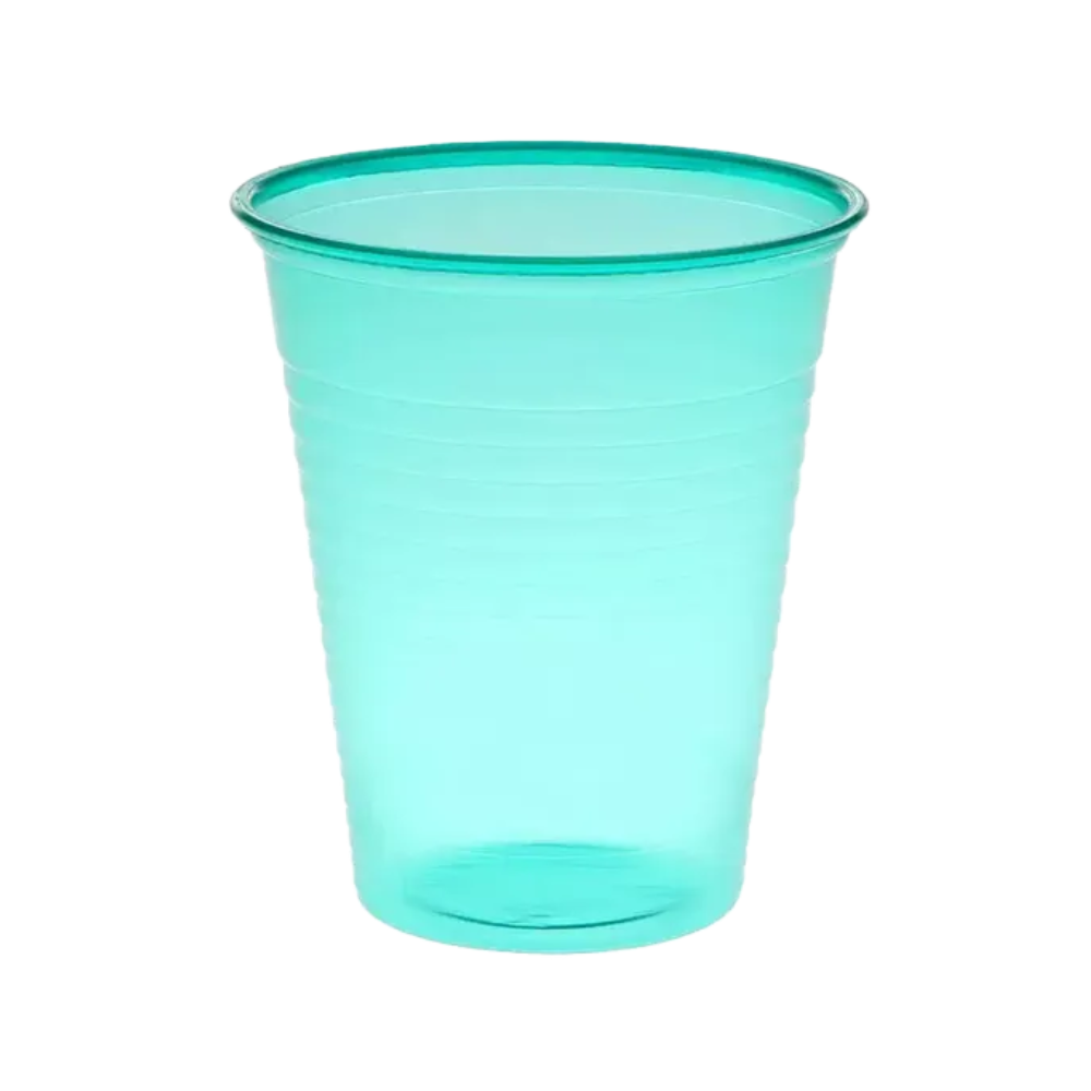 Der AMPri Dental PP Mundspülbecher in durchscheinendem Türkis ist aus Polypropylen gefertigt und hat einen leicht ausgestellten Rand mit vertikalen Linien, die den Becherkörper betonen. Dieser 180 ml fassende Becher von AMPri Handelsgesellschaft mbH ist leer und steht auf einem schlichten weißen Hintergrund, was ihn perfekt für den Einsatz in Zahnarztpraxen macht.
