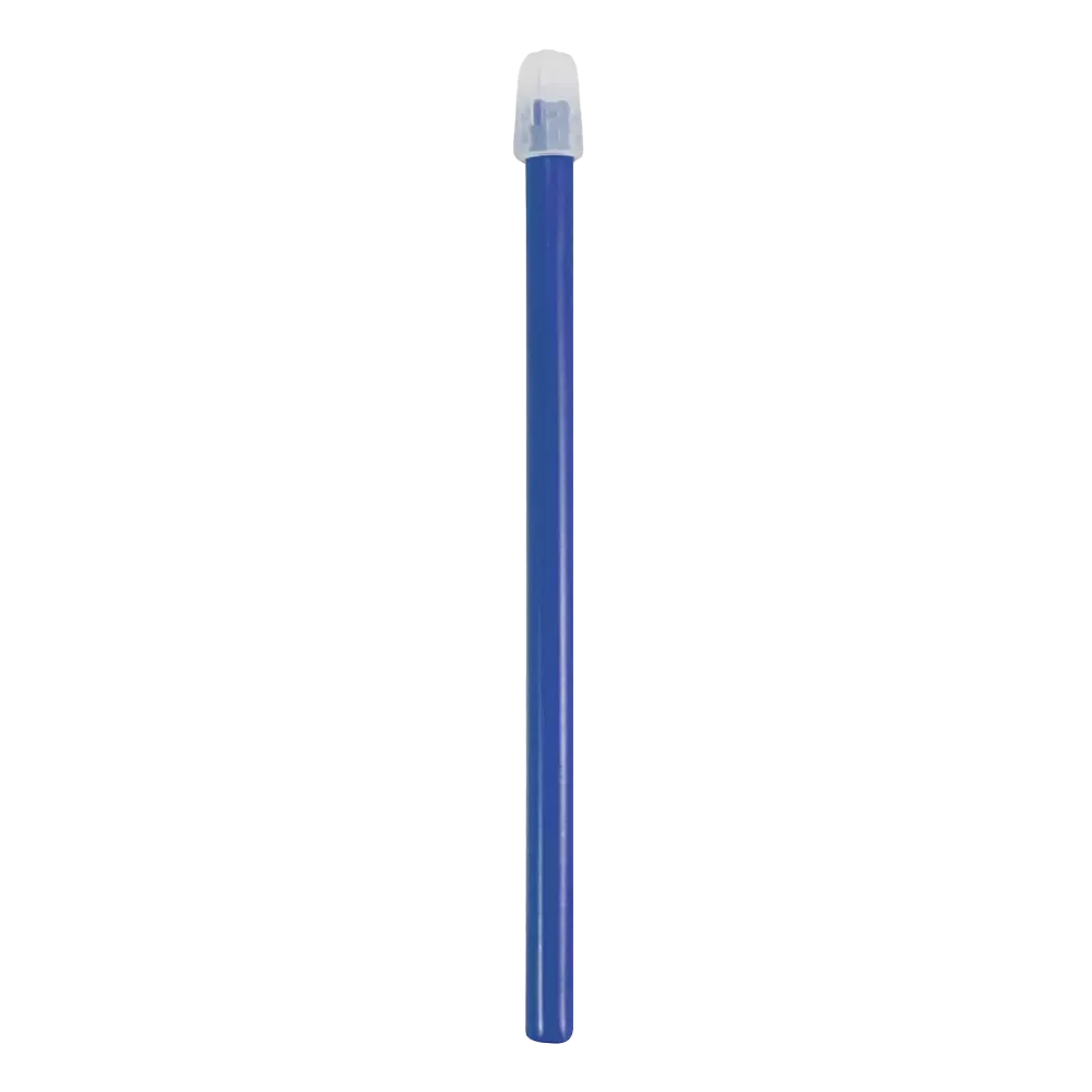 Ein blauer AMPri Dental Speichelsauger mit transparenter Kappe steht aufrecht vor einem schlichten weißen Hintergrund und erinnert an die Präzision zahnärztlicher Behandlungen.