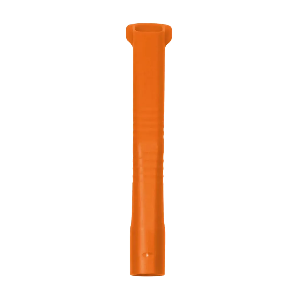 Ein orangefarbener Zeltheringlöser aus Kunststoff mit einem zylindrischen Griff, der aus langlebigen Polymermaterialien hergestellt ist, die denen ähneln, die in den AMPri MED-COMFORT Dental-Absaugkanülen für Erwachsene verwendet werden, hat an der Oberseite eine Kerbe zum Greifen von Heringen und wird vor einem weißen Hintergrund präsentiert.