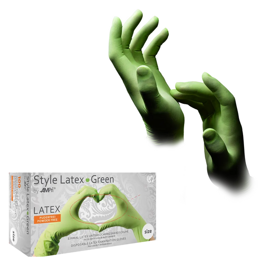 Abgebildet ist ein Paar grüne Latexhandschuhe mit leicht gekrümmten Fingern. Darunter präsentiert eine Produktverpackung mit der Aufschrift „AMPri STYLE GREEN“ der AMPri Handelsgesellschaft mbH diese Chemikalienschutzhandschuhe als Latex, ungepudert und zum Einmalgebrauch in einer Packung zu 100 Stück.