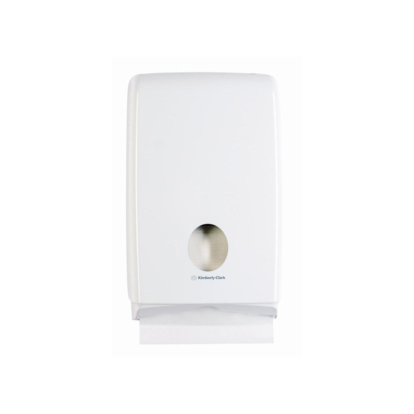 Der Aquarius™ Slimfold™ Spender für gefaltete Handtücher von Kimberly-Clark GmbH ist ein weißer, wandmontierter Handtuchspender mit runder Öffnung, aus dem ein Tuch einzeln unten entnommen werden kann - perfekt für moderne Räume.