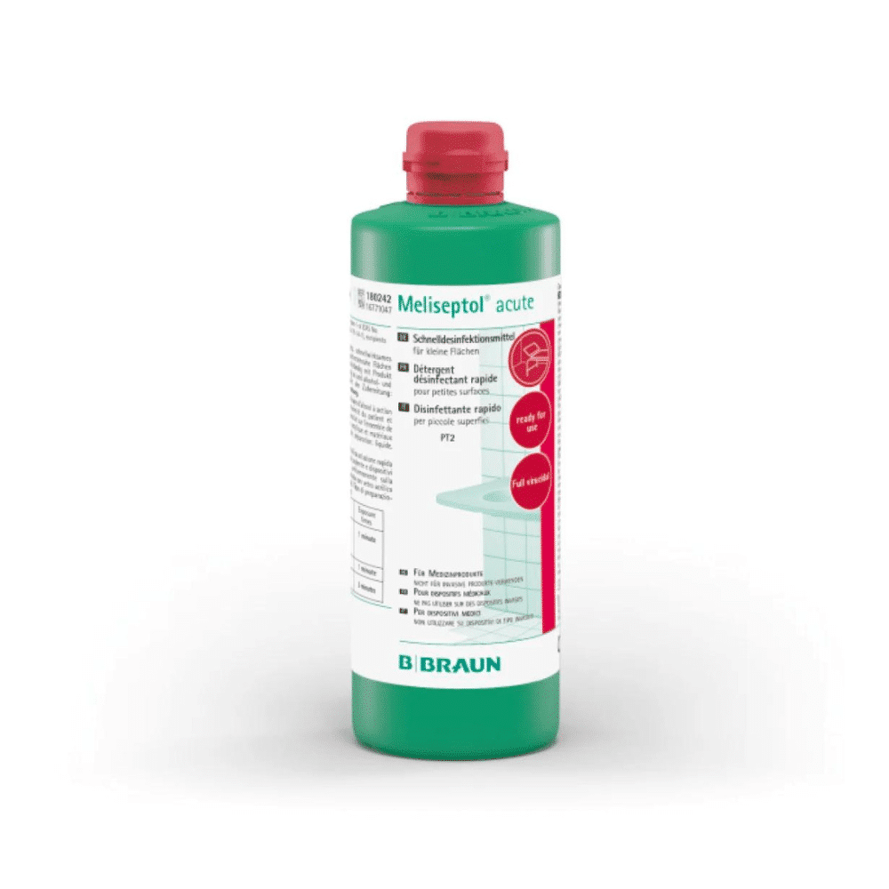 Eine Flasche B. Braun Meliseptol® acute Flächendesinfektion mit rotem Verschluss und grünem Etikett. Das Logo der B. Braun Deutschland GmbH & Co. KG ist deutlich unten zu sehen. Auf dem Etikett sind Text und Symbole zu sehen, die auf die Desinfektionseigenschaften und die schnelle Wirksamkeit auf alkoholbeständigen Oberflächen für eine umfassende viruzide Wirkung hinweisen.
