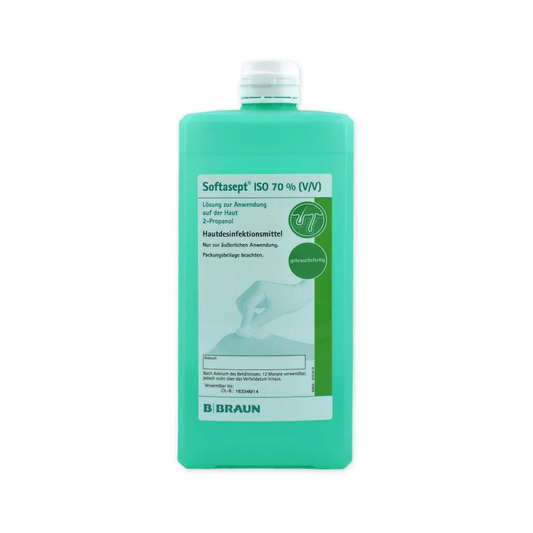 Eine grüne Flasche B. Braun Softasept ISO 70% Hautdesinfektion, gekennzeichnet als Händedesinfektionsmittel. Das Etikett enthält Gebrauchsanweisungen und Sicherheitshinweise. Die Flasche hat einen weißen Verschluss und trägt unten den Markennamen B. Braun Deutschland GmbH & Co. KG, bekannt für seine Wirksamkeit gegen Bakterien.