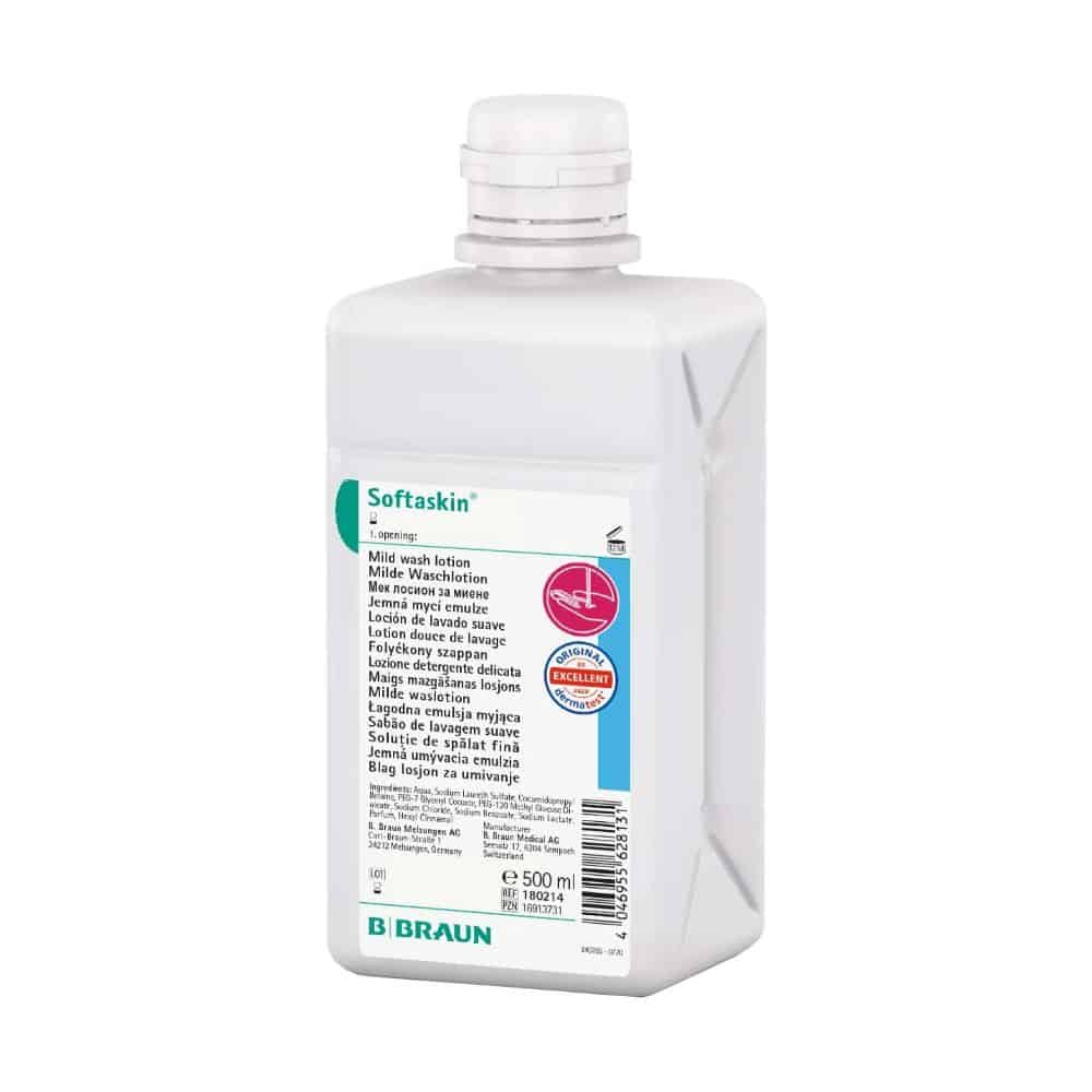 Die weiße 500 ml Flasche mit der Aufschrift „B. Braun Softaskin® Waschlotion“ der B. Braun Deutschland GmbH & Co. KG beinhaltet eine milde Waschlotion, die umweltfreundlich und frei von Mikroplastik ist und ziert ein blau-weißes Etikett mit mehrsprachigem Text.
