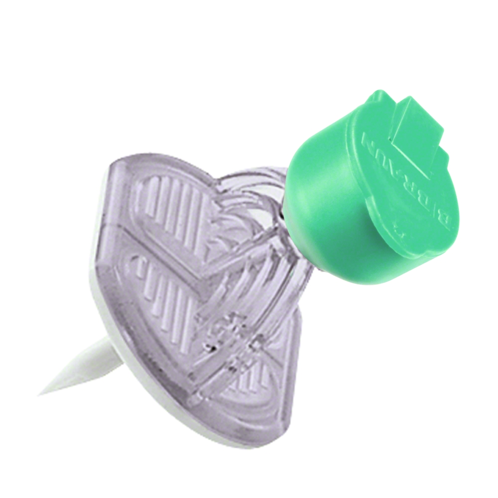 Der B. Braun Mini-Spike® V mit Ventil von B. Braun Deutschland GmbH & Co. KG wird in herzförmiger Form mit transparentem Körper und grüner Spitze ausgestellt. Er verfügt über ein integriertes Ventil für zusätzliche Funktionalität und hat unten eine scharfe Spitze zum Befestigen von Gegenständen an Oberflächen.