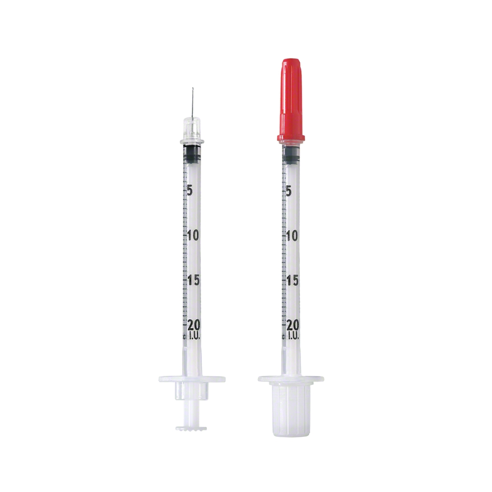Zwei transparente Spritzen mit Messmarkierungen sind vertikal dargestellt. Eine davon, eine B. Braun Omnican® 20 Einmal-Insulinspritze, hat eine rote Kappe auf der Nadel, während die andere offen ist. Beide haben weiße Kolben und sind auf ihren Zylindern mit Zahlen von 0 bis 100 markiert, um eine genaue Dosierung von U-40-Insulin zu ermöglichen.