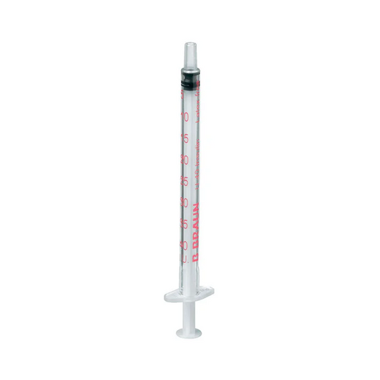 Eine B. Braun Omnifix® 40 Solo Einmal-Insulinspritze (10 ml, verschlossene Spitze, rote Markierung) von B. Braun Deutschland GmbH & Co. KG steht aufrecht vor weißem Hintergrund; Packung enthält 10 Stück (Auslaufartikel).