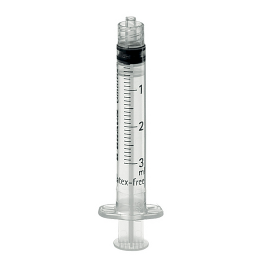 Die B. Braun Omnifix® Luer Lock Solo Einmalspritze von B. Braun Deutschland GmbH & Co. KG ist eine durchsichtige Kunststoffspritze mit 3 ml Fassungsvermögen, mit seitlichen Messmarkierungen und einem Luer-Lock-Adapter zur sicheren Befestigung der Nadel. Sie ist ideal für intravaskuläre Injektionen und verfügt an einem Ende über einen Kolben, der unkompliziert und dennoch funktional gestaltet ist.