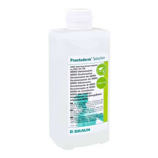 Das Bild zeigt eine Flasche B.Braun Prontoderm® Lösung zur MRE-Dekolonisation von Haut und Schleimhaut von B. Braun Deutschland GmbH & Co. KG und betont deren Zweck bei der MRE-Dekolonisation. Die weiße Flasche ist mit einem grün-weißen Etikett mit mehrsprachigem Text versehen, das die antimikrobielle Barrierewirkung und Hautverträglichkeit hervorhebt.