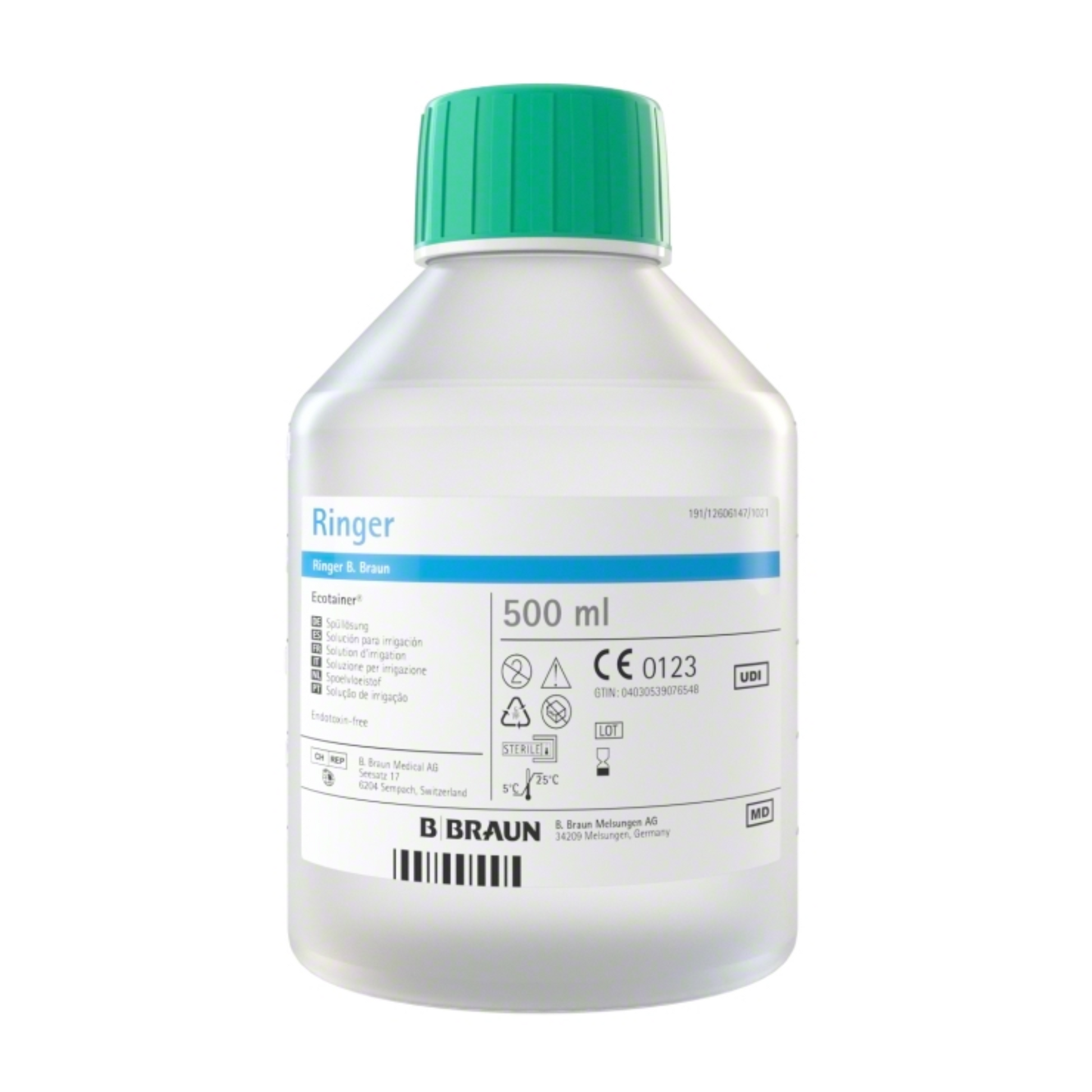 Eine 500-ml-Flasche B. Braun Ringer Ecotainer® Topische Spüllösung von B. Braun Deutschland GmbH & Co. KG, präsentiert in einem umweltfreundlichen Behälter mit grünem Deckel und einem Etikett mit Produktinformationen und Prüfzeichen, hergestellt aus langlebigem Polypropylen in Melsungen, Deutschland.
