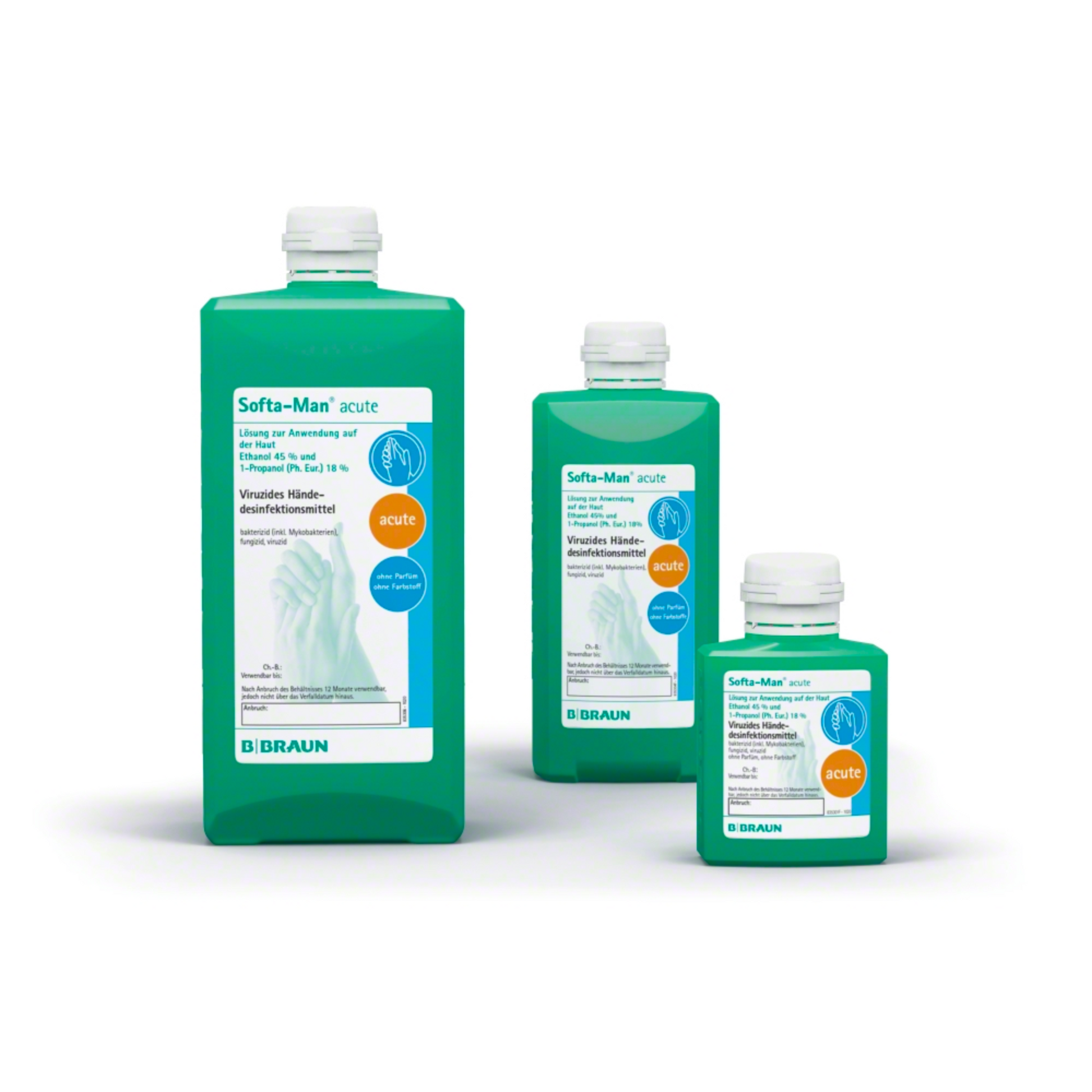 Dargestellt sind drei Flaschen B. Braun Softa-Man® akut Händedesinfektionsmittel, ideal für den medizinischen Bereich. Diese viruzides Hochleistungshändedesinfektionsmittel-Flaschen sind in verschiedenen Größen erhältlich und verfügen über ein grünes Etikett mit weißem Verschluss. Auf jeder Flasche ist die Marke „B. Braun Deutschland GmbH & Co. KG“ gut sichtbar angebracht.