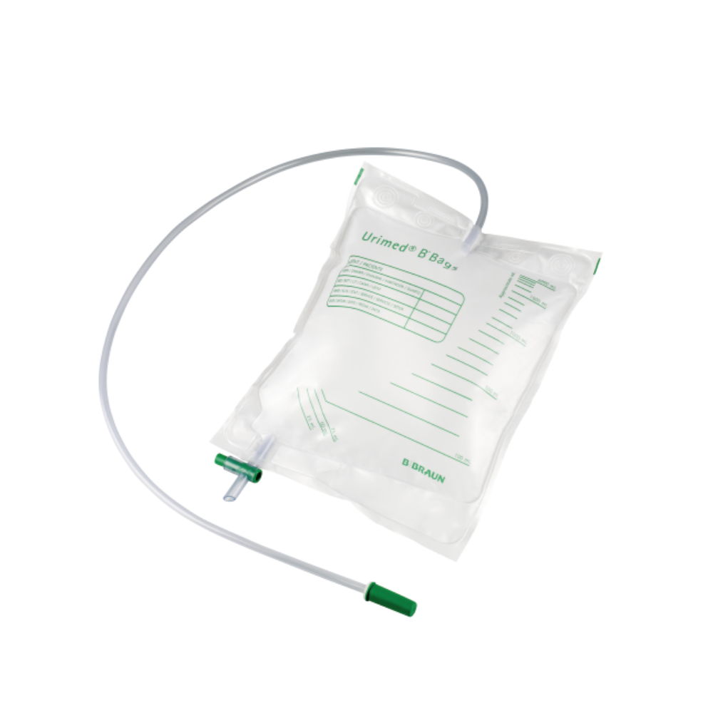 Ein transparenter B. Braun Urimed B'Bags Urinbeutel mit Messmarkierungen und einem langen flexiblen Schlauch mit grünen Anschlüssen an beiden Enden. Mit der Aufschrift „Urimed“ ist er ideal für den Einsatz in Pflegeeinrichtungen und hat auf seiner Oberfläche eine Milliliter-Kapazitätsskala aufgedruckt. Dieses Produkt wird von B. Braun Deutschland GmbH & Co. KG hergestellt und in Einzeleinheiten verkauft.