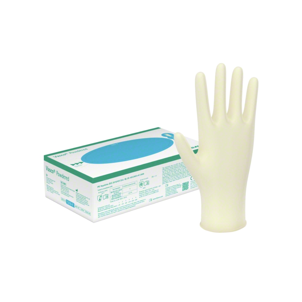 Neben einem einzelnen Handschuh steht eine Schachtel mit B. Braun Vasco® Puder-Untersuchungshandschuhen. Die Schachtel zeigt eine blaue und grüne Beschriftung sowie verschiedene Produktdetails. Der cremefarbene Handschuh hat eine glatte Textur, was seine Qualität und seinen Komfort für Untersuchungszwecke unterstreicht.