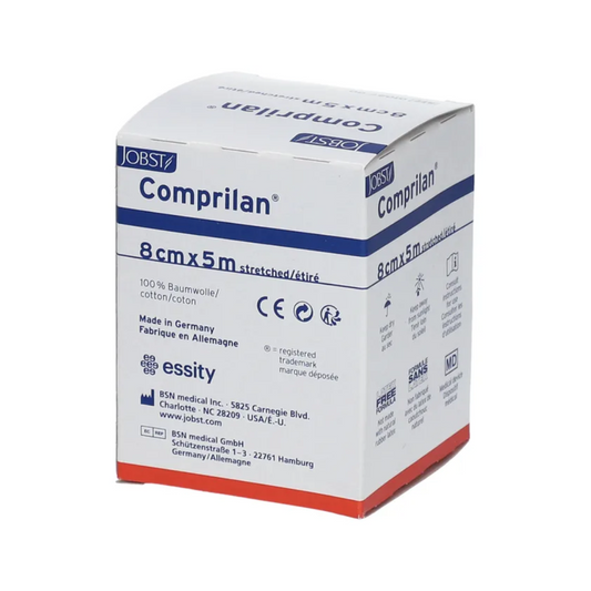 Die Verpackung der BSN Comprilan® elastische Binde, einer Kompressionsbinde mit den Maßen 8 cm x 5 m und aus 100 % Baumwolle, ist in einem weißen Karton mit blauen und roten Akzenten erhältlich. Sie enthält Herstellungsdetails und Kontaktinformationen der BSN Medical GmbH in Deutschland.