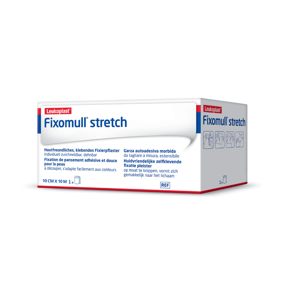 Eine Rolle BSN Elastomull® stretch, eine elastische Fixierbinde zur Verbandfixierung, ist mit mehrsprachigen Produktinformationen verpackt und weist ein blau-weißes Design auf. Sie ist 10 cm x 10 m groß und mit Symbolen versehen, die ihre Funktion als elastische Klebelösung kennzeichnen.