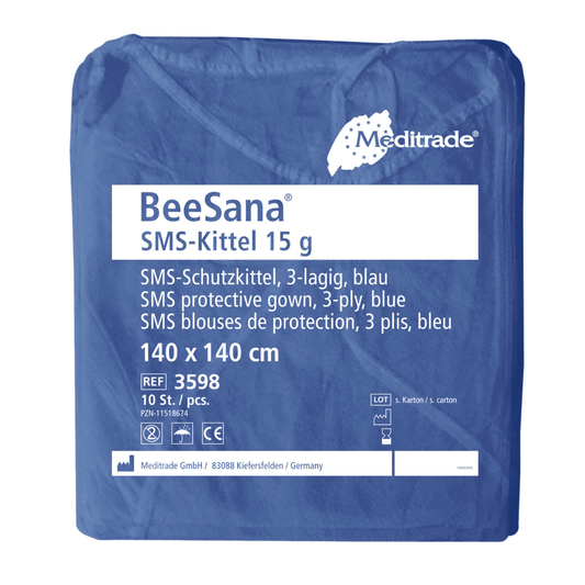 Es wird ein verpacktes Meditrade BeeSana® SMS-Kittel 15g präsentiert, das für optimalen Schutz vor mikrobieller Ausbreitung konzipiert ist. Das Etikett weist darauf hin, dass es sich um ein 3-lagiges blaues Kittel mit den Abmessungen 140 x 140 cm handelt. Die Verpackung besteht aus hochwertigem SMS-Verbundmaterial, hebt Produktdetails hervor und trägt das Logo der Meditrade GmbH.