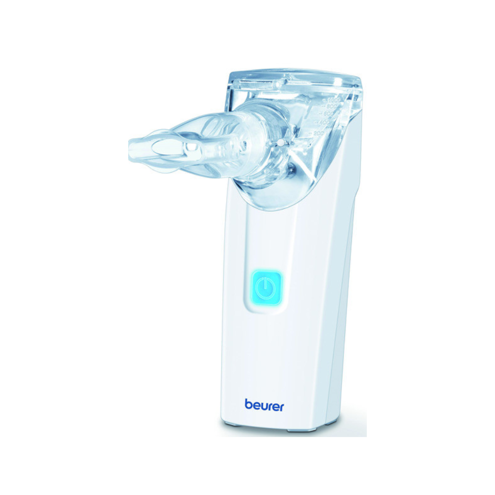 Der Beurer Inhalator To Go IH 5, ein Produkt der Beurer GmbH, verfügt über Schwingmembran-Technologie und ein transparentes Mundstück, hervorgehoben durch einen beleuchteten blauen Einschaltknopf. Dieses elegante weiße Gerät ist mit seinem aufrechten Design ideal für die Verabreichung verdampfter Medikamente und verfügt über eine praktische Selbstreinigungsfunktion.