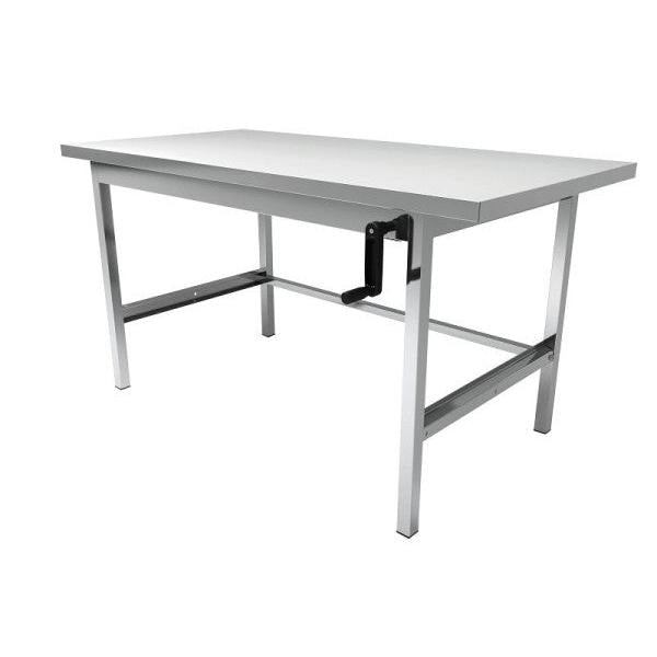 Der Novocal Arbeits- und Ablegtisch aus Edelstahl von Novocal verfügt über eine flache, rechteckige Oberfläche, vier gerade Beine und eignet sich dank seines schlichten Designs ideal für vielfältige Arbeitsbereiche. Packung: 1 Stück.