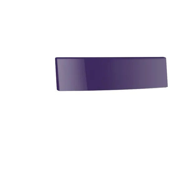 Ein glänzender, dunkelvioletter, rechteckiger Block mit abgerundeten Kanten, der dem CWS Frontpanel für Paradise Toiletpaper von CWS ähnelt, befindet sich oben links auf einem einfarbig weißen Hintergrund.