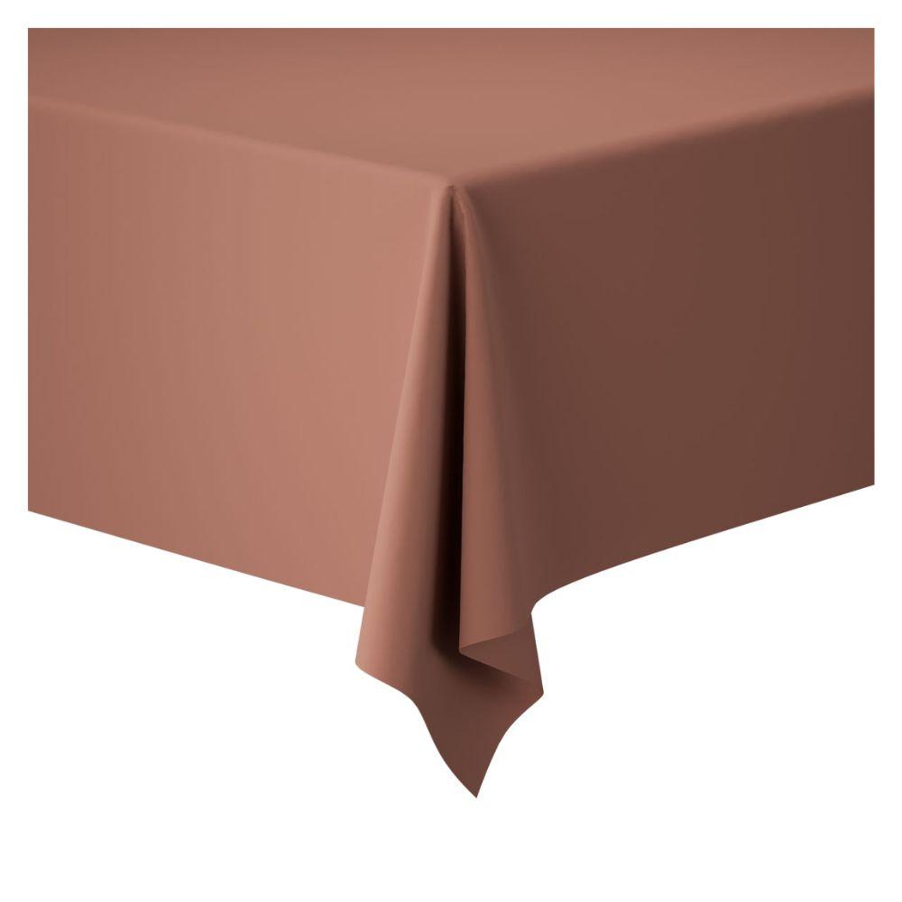 Ein rechteckiger Tisch ist mit Dunicel-Tischdeckenrollen (1,18 m x 25 m) der Duni GmbH in schlichtem Braun bedeckt, die über die Kanten hängen – perfekt für eine flexible Tischdekoration bei großen Veranstaltungen vor einem schlichten weißen Hintergrund.
