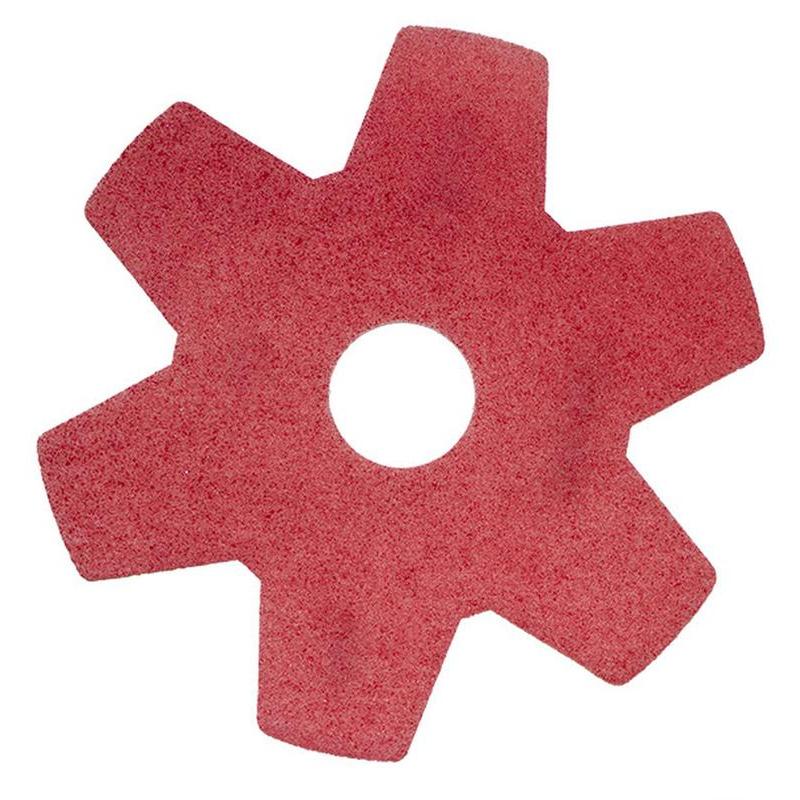 Das Twister Hybrid Pad der Diversey Deutschland GmbH & Co. OHG ist ein rotes, sechszackiges, grob strukturiertes Bodenpad mit einem Mittelloch, das sich ideal für die Renovierung von Steinböden eignet und aus langlebigen Materialien hergestellt ist.