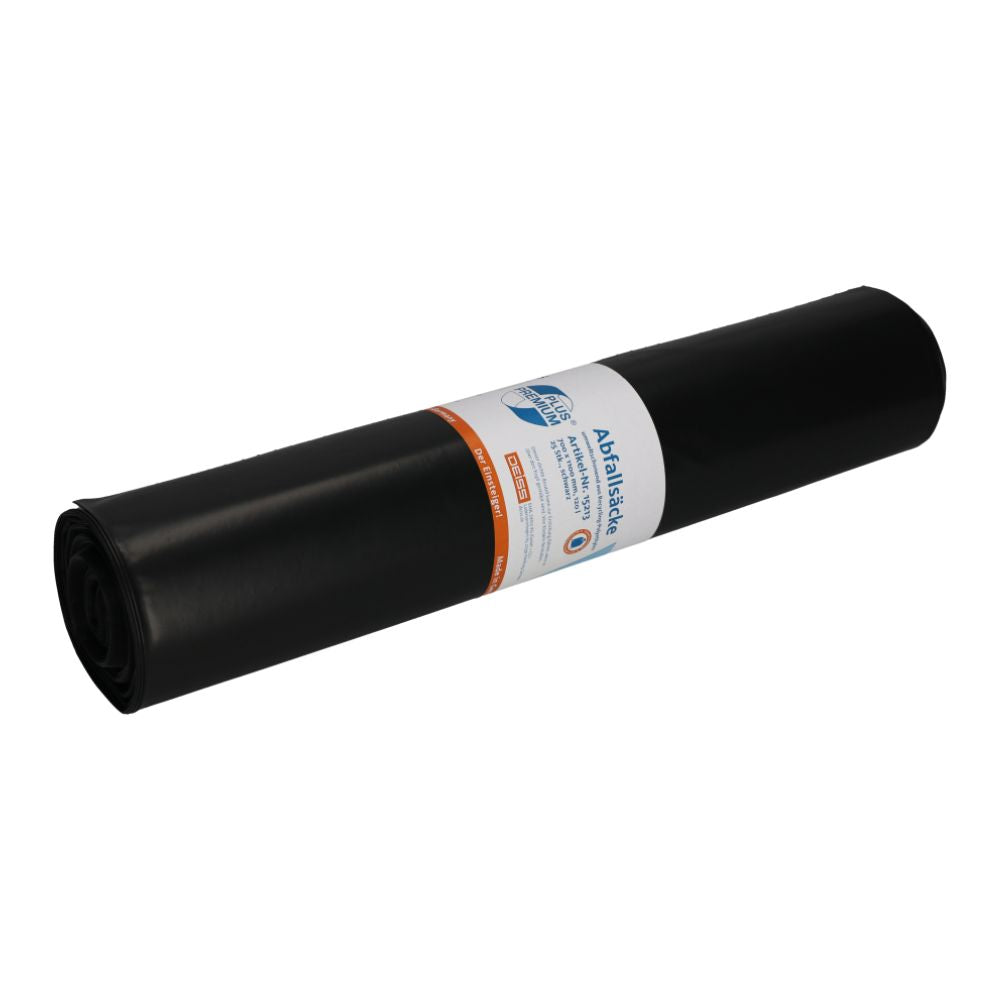 Eine aufgerollte schwarze Plane mit Recycling-LDPE-Etikett samt Text und Barcode präsentiert sich als klimaneutrales Produkt auf schlichtem weißem Untergrund und unterstreicht die Nachhaltigkeit der DEISS Premium Plus® Abfallsäcke Typ 60, 15213 der EMIL DEISS KG (GmbH + Co.).